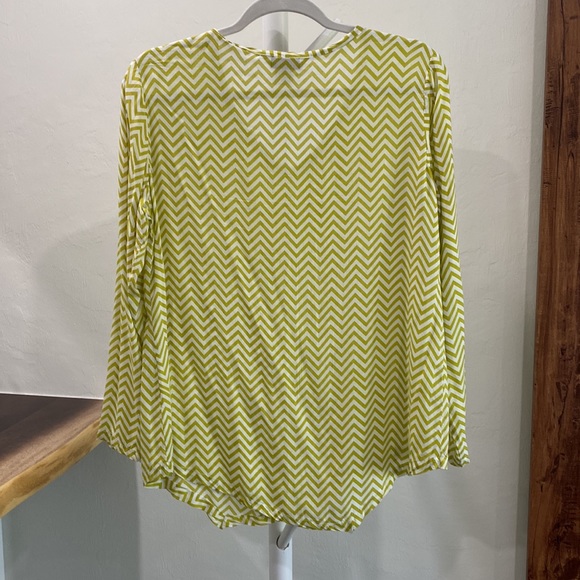 Nomadic Traders green and white chevron tunic with 3/4 sleeve, asymmetrical hem - Picture 5 of 12